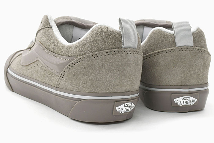 VANSバンズのスニーカー ニュースクール02