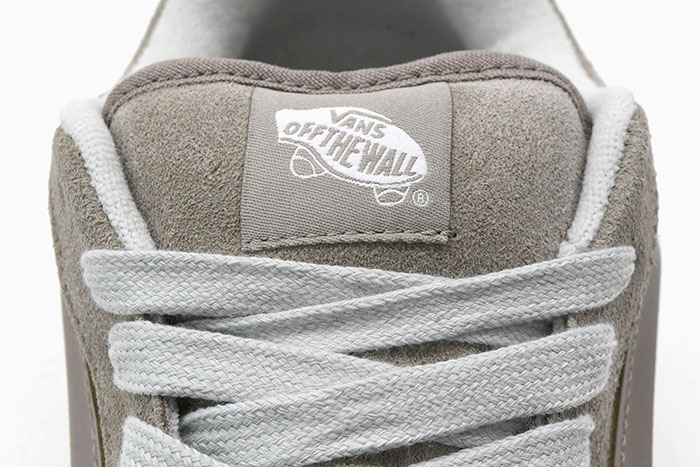 VANSバンズのスニーカー ニュースクール04
