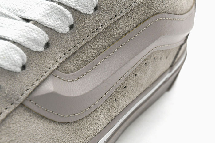 VANSバンズのスニーカー ニュースクール06