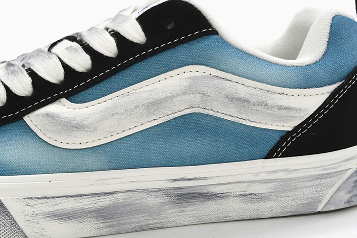VANSバンズのスニーカー ニュースクール06