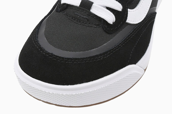 VANSバンズのスニーカー ウルトラレンジ 2.0 03