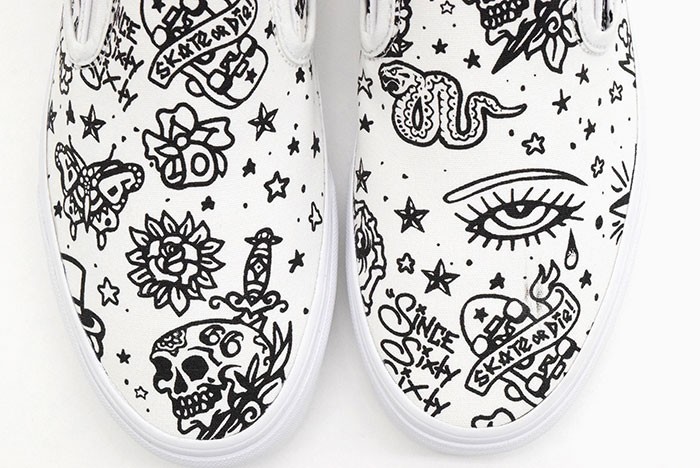 バンズ スニーカー VANS メンズ 男性用 クラシック スリッポン Tattoo/True White Uカラー(VN0A4BV31IU  Classic Slip-On U-Color ローカット)