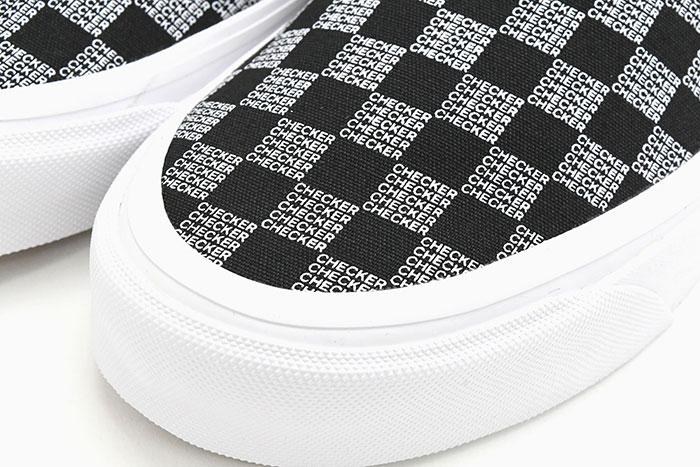 VANSバンズのスニーカー スリッポン04