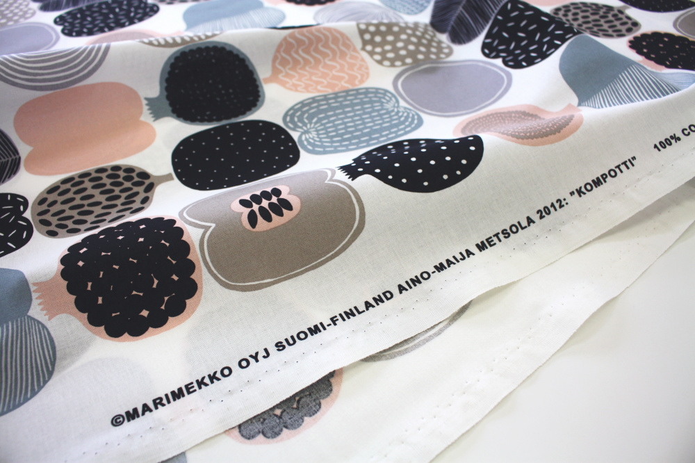 marimekko マリメッコ 生地 コンポッティ フルーツ 白地 No.180