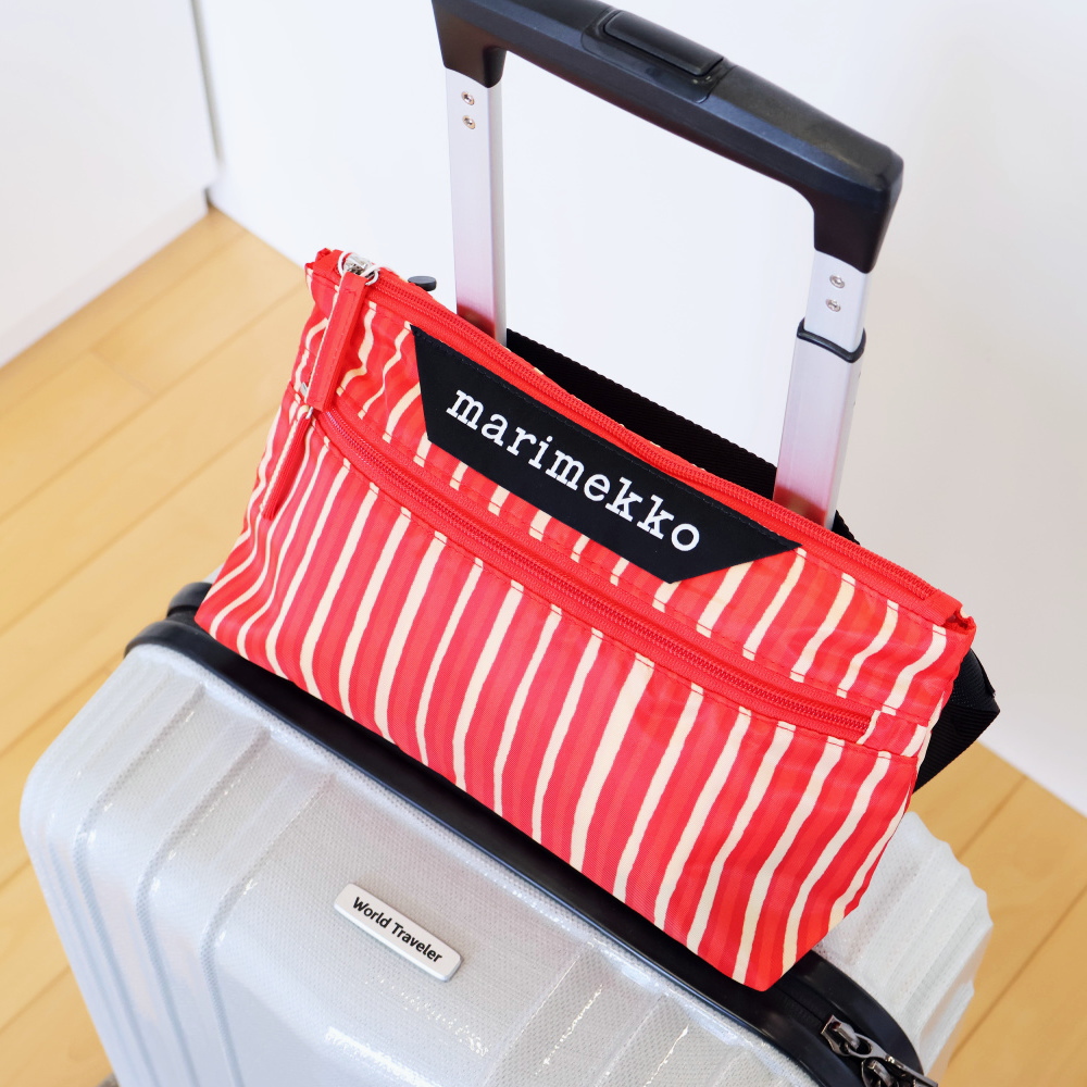 マリメッコ Neat Crossbody Piccolo S 旅のイメージ