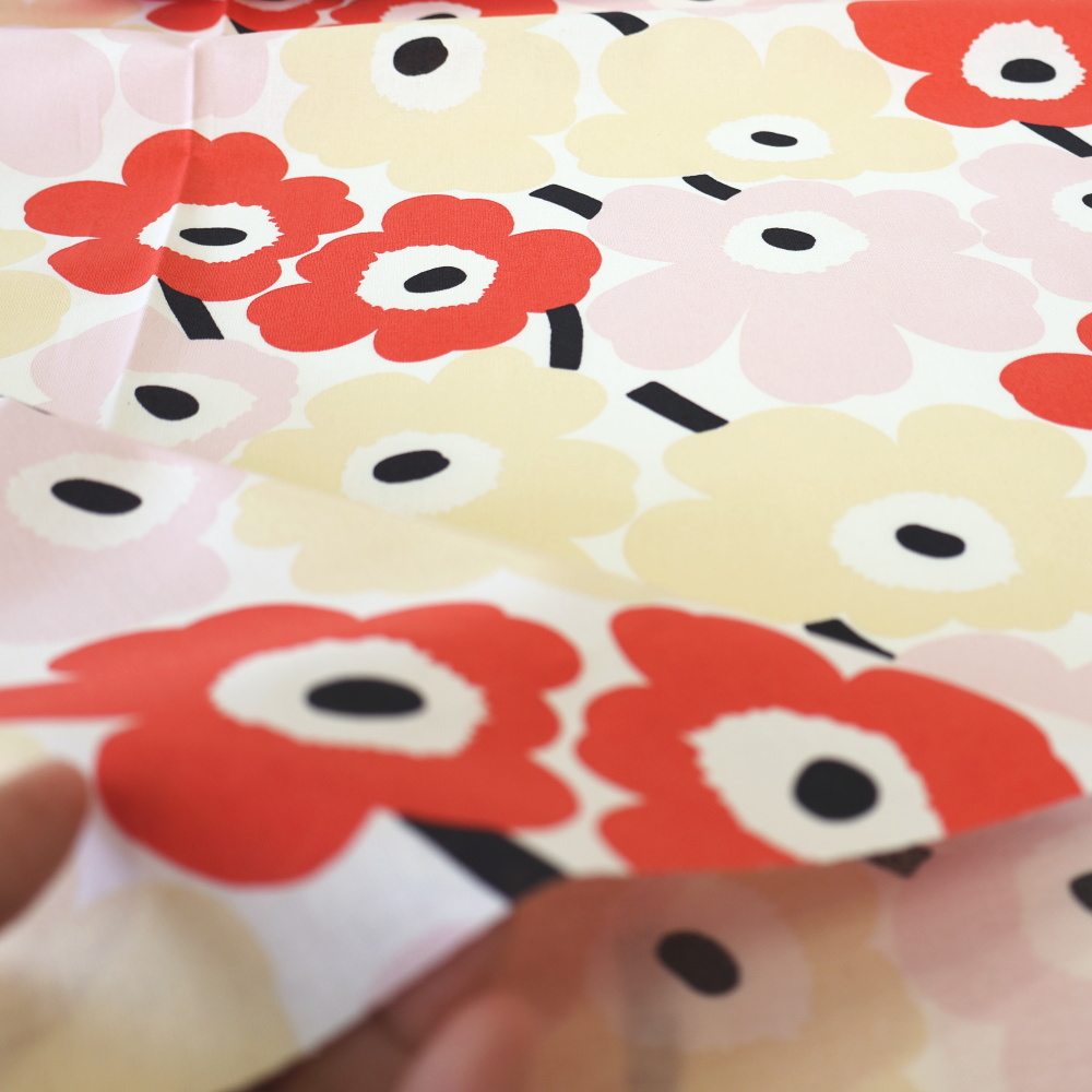 マリメッコ 生地 素材感 コットン