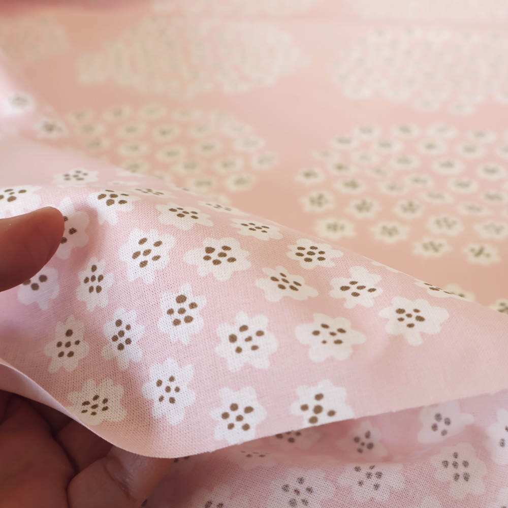 プケッティ ライトピンク 素材感のアップ