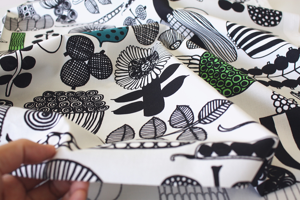 marimekko（マリメッコ） 生地 プータルフリン パルハート グレー No