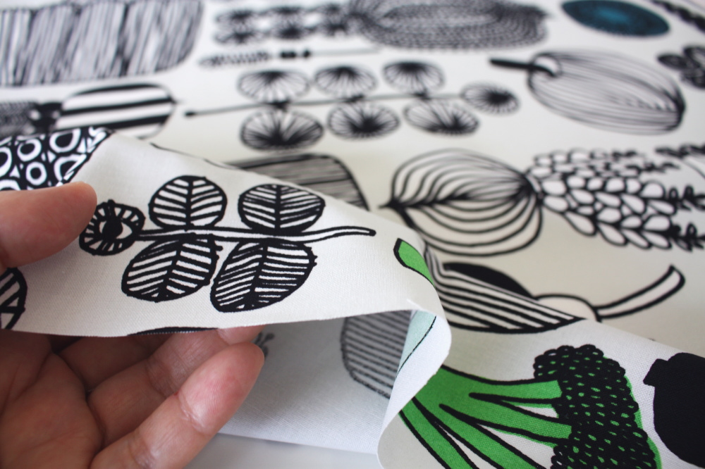 マリメッコ PUUTARHURIN PARHAAT 生地の質感と裏面