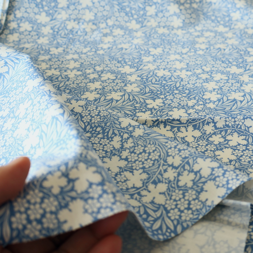 Bushbloom Blue 生地アップ
