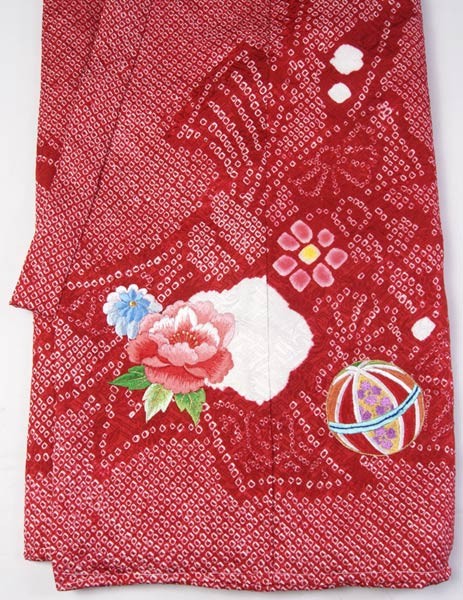 希少品国産 女の子お宮参り初着 赤色 総絞り生地に総刺繍と金加工柄 