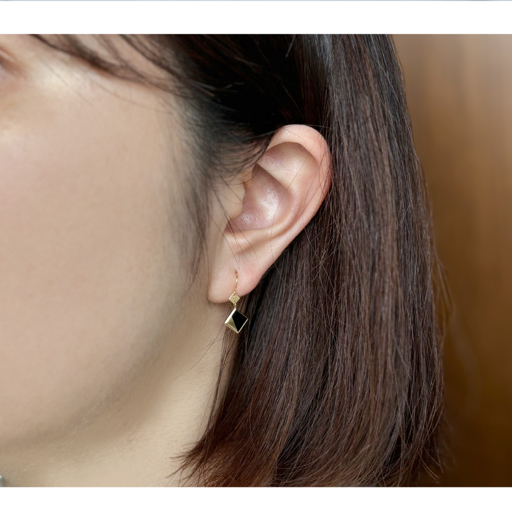 受注生産】ピアス K18 18金 ゴールド オニキス 白蝶貝 天然石 フック