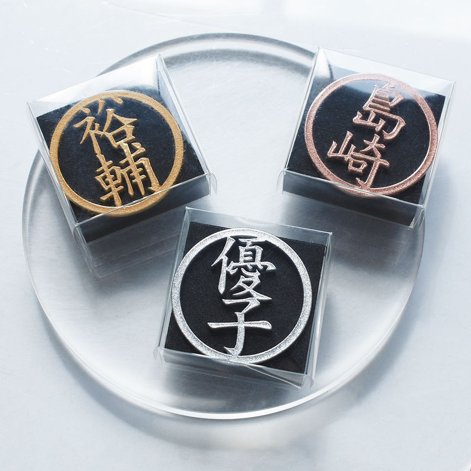オーダー名入れ　ゴルフマーカー　アルファベットVer　２色セット　YG＆PK⑧ レザー メタル ゴルフマーカー 33mm イニシャル 名入れ 刻印 2色