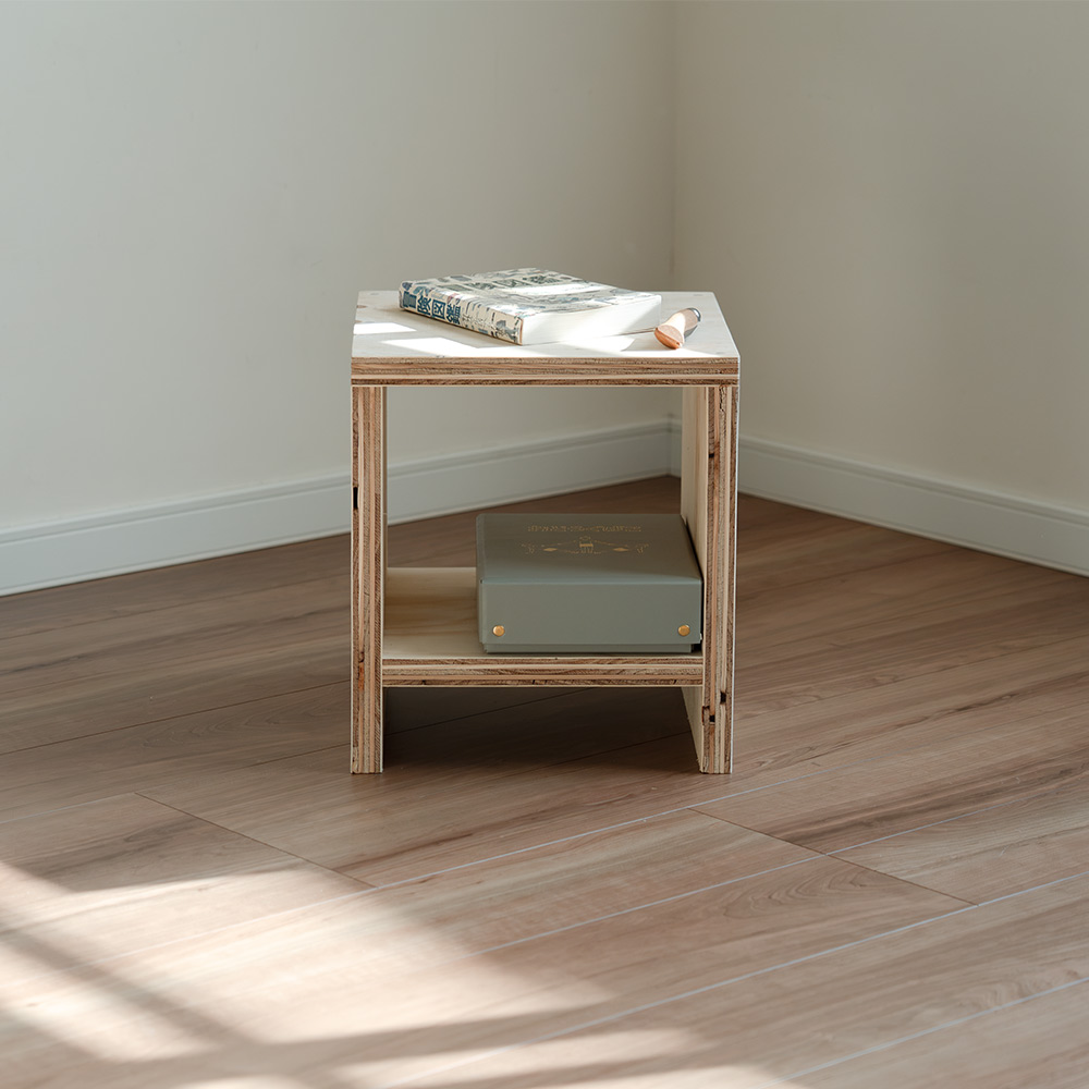 図工室の椅子 スツール stool ベンチ 木製 収納 工作 雑誌 踏み台