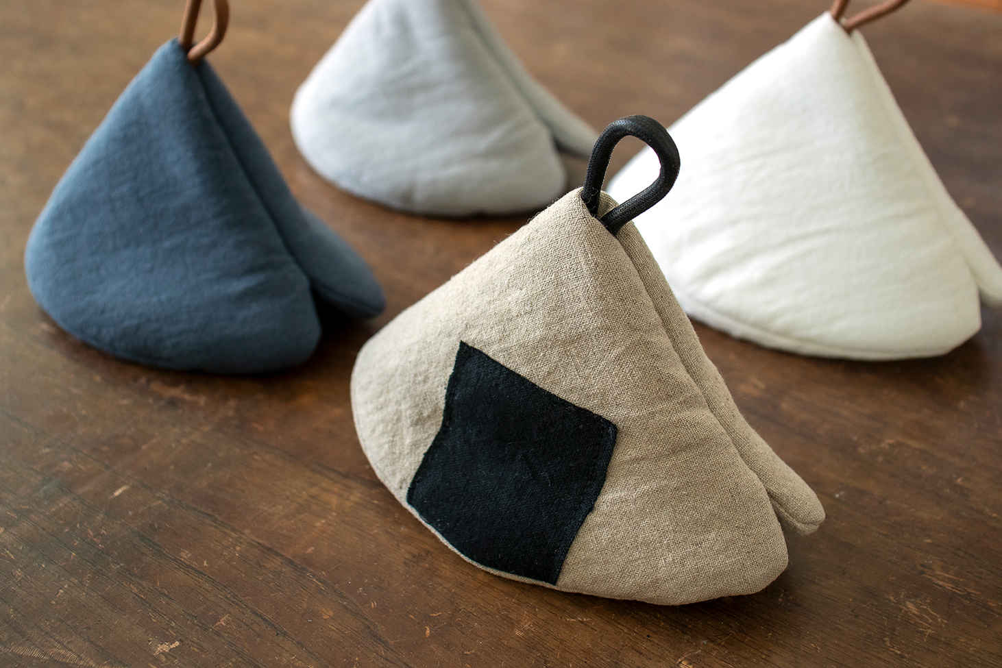 長谷園 公式限定 綿麻三角形鍋つかみ おむすび オリジナル 鍋掴み 日本