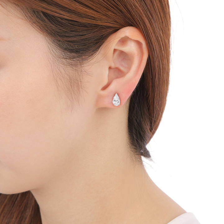 SWAROVSKI（スワロフスキー） ピアス 一粒ジュエリー ドロップカット