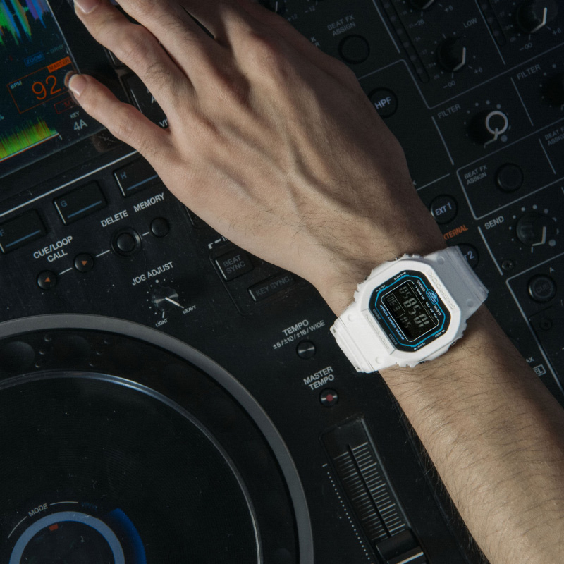 Gショック】Sci-fi worldシリーズ / DW-B5600SF-7JF – GQ SHOP