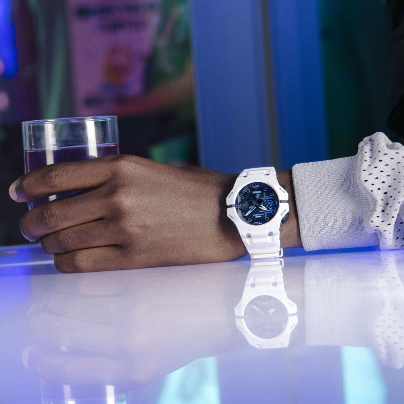 G-SHOCK SCI-FI WORLDシリーズ GA-B001SF-7AJF ホワイト