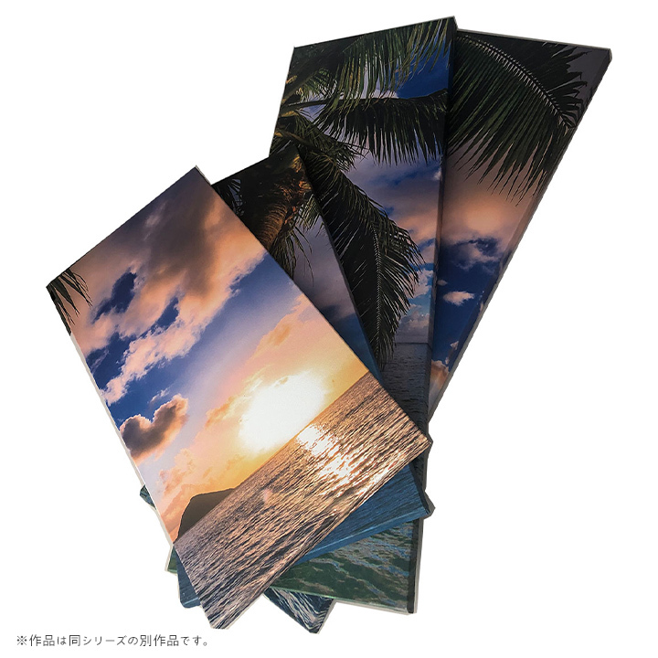 ガラス額入り　サーフィン色々画セット フォトパネル Surfboard on the beach at sunset 4枚セット 分割