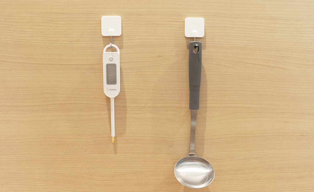 フックで引っかけられる塩分計「しおぽかるん」EN-908