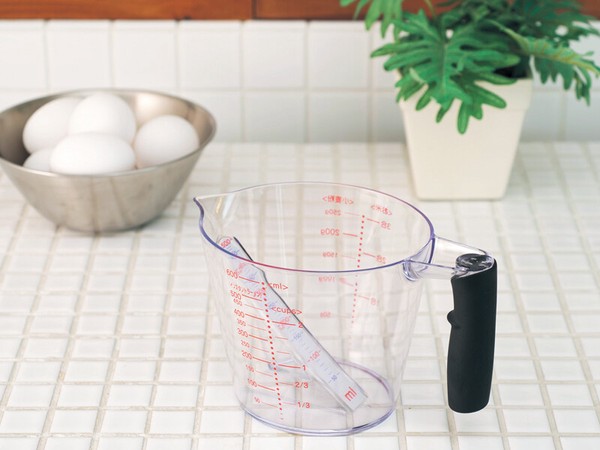 見やすい計量カップ MC-110 600ml 斜め 上から 日本製 送料無料 | ブランド登録なし | 03