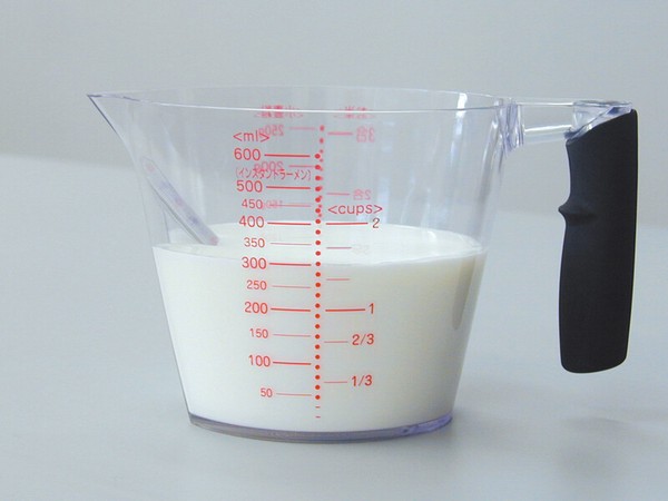 見やすい計量カップ MC-110 600ml 斜め 上から 日本製 送料無料 | ブランド登録なし | 05