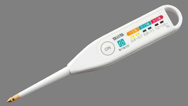 30〜90℃の液体の塩分濃度を0.4〜1.4％の6段階測定する塩分濃度測定器