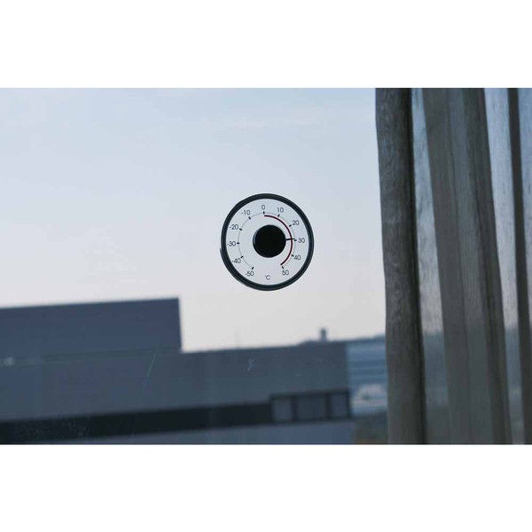 ガラス窓に貼った温度計TM-5609