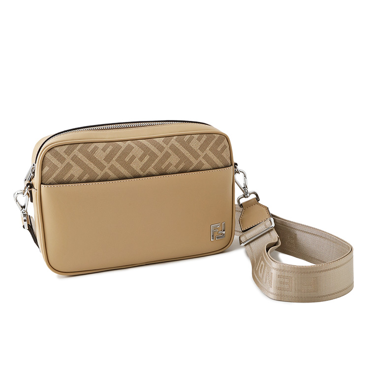 【FENDI】ブラウン＆ホワイト ウィーゼルFURスヌード未使用新品（専用箱付） FENDI】ブラウン＆ホワイト ウィーゼルFURスヌード未使用新品（専用箱