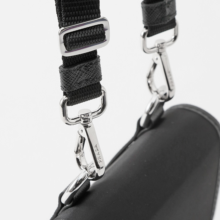 PRADA（プラダ） Re-Nylon x サフィアーノレザー スマートフォンケース