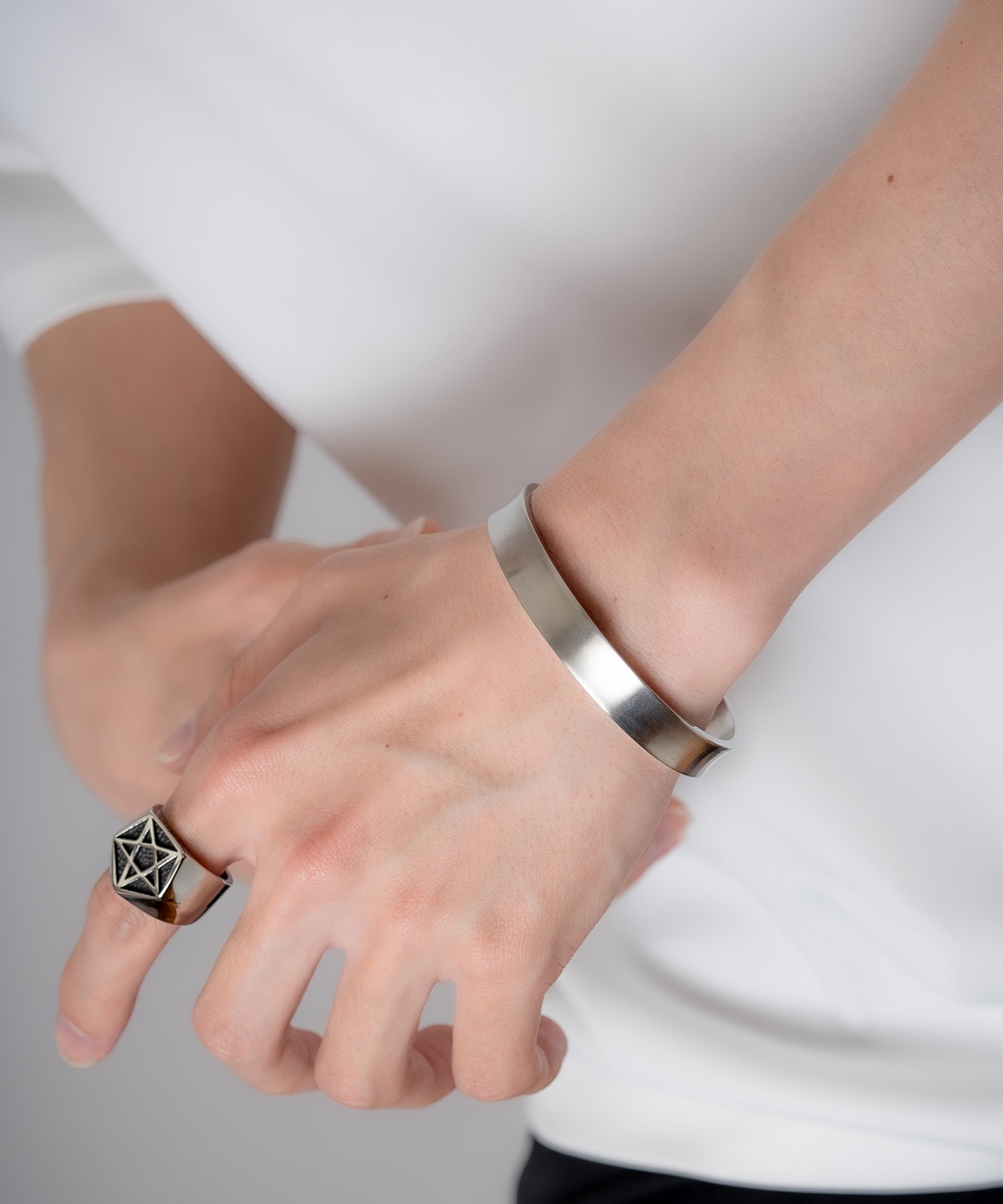 バングル メンズ レディース ブレスレット オープンバングル 腕輪 セレクト アメカジ カジュアル 古着MIX スケーター ストリート 韓国ファッション ブラック | improves | 01