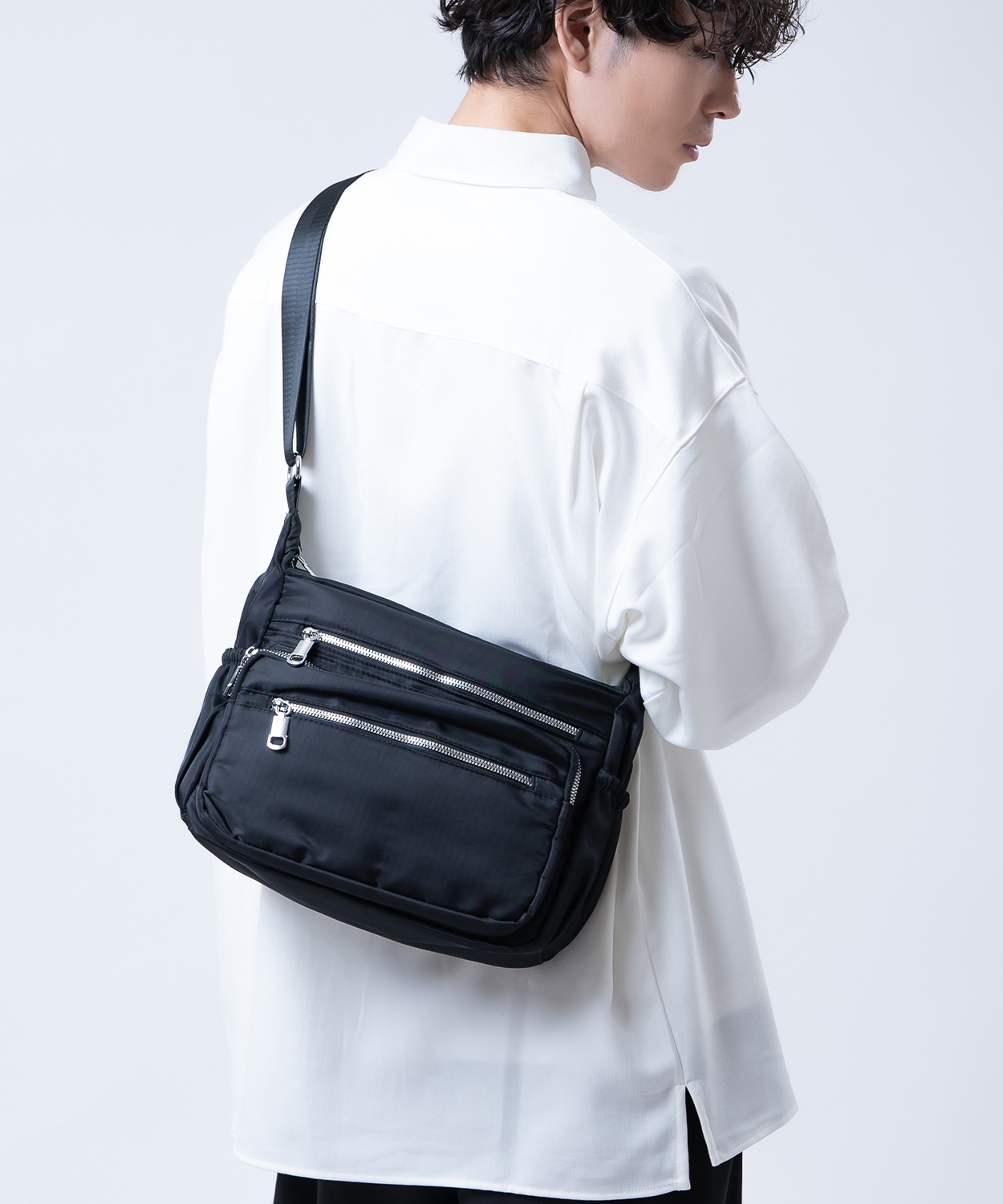 ショルダーバッグ メンズ 斜めがけ かばん ナイロンバッグ 肩掛け 通勤 通学 おしゃれ シンプル 軽い 2way ポーチ コンパクト 黒 ブラック きれいめ ミニバッグ | improves | 01