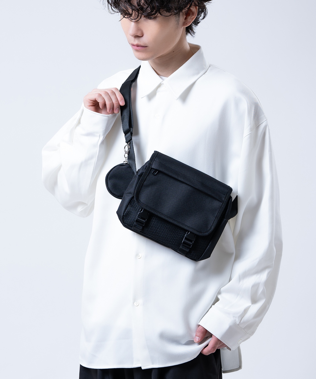 ショルダーバッグ メンズ 斜めがけ 大容量 メッセンジャーバッグ ポーチ付き カバン 鞄 カジュアル シンプル 黒 無地 サコッシュ男女兼用 ユニセックス | improves | 01