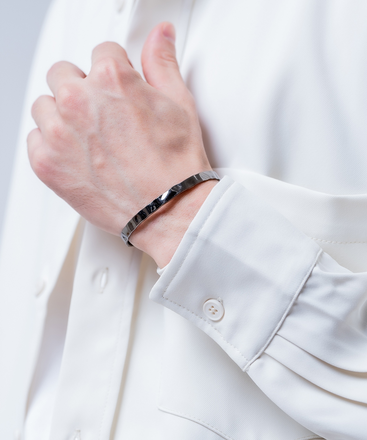 ブレスレット メンズ バングル ガンメタ ハーフバングル アクセサリー 槌目 ツイスト 腕輪 シンプル 韓国ファッション ストリート モード ユニセックス | improves | 03