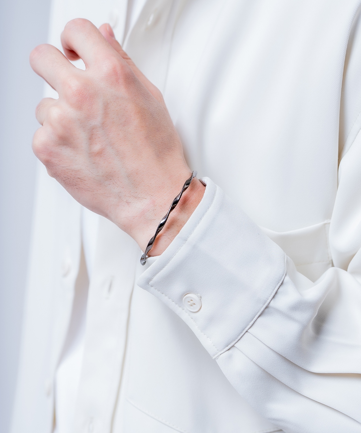 ブレスレット メンズ バングル ガンメタ ハーフバングル アクセサリー 槌目 ツイスト 腕輪 シンプル 韓国ファッション ストリート モード ユニセックス | improves | 04