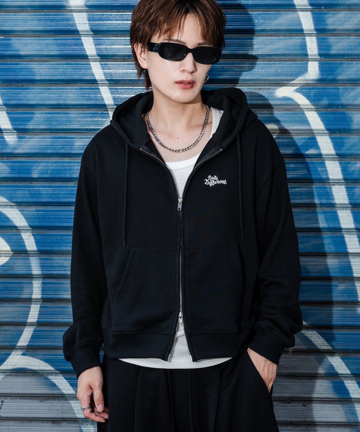 パーカー メンズ ワンポイント 刺しゅう ショート丈 裏毛 スウェッ ト ジップパーカー 秋 冬 アメカジ カジュアル Y2K ストリート 90s ストリート 韓国 | improves | 01