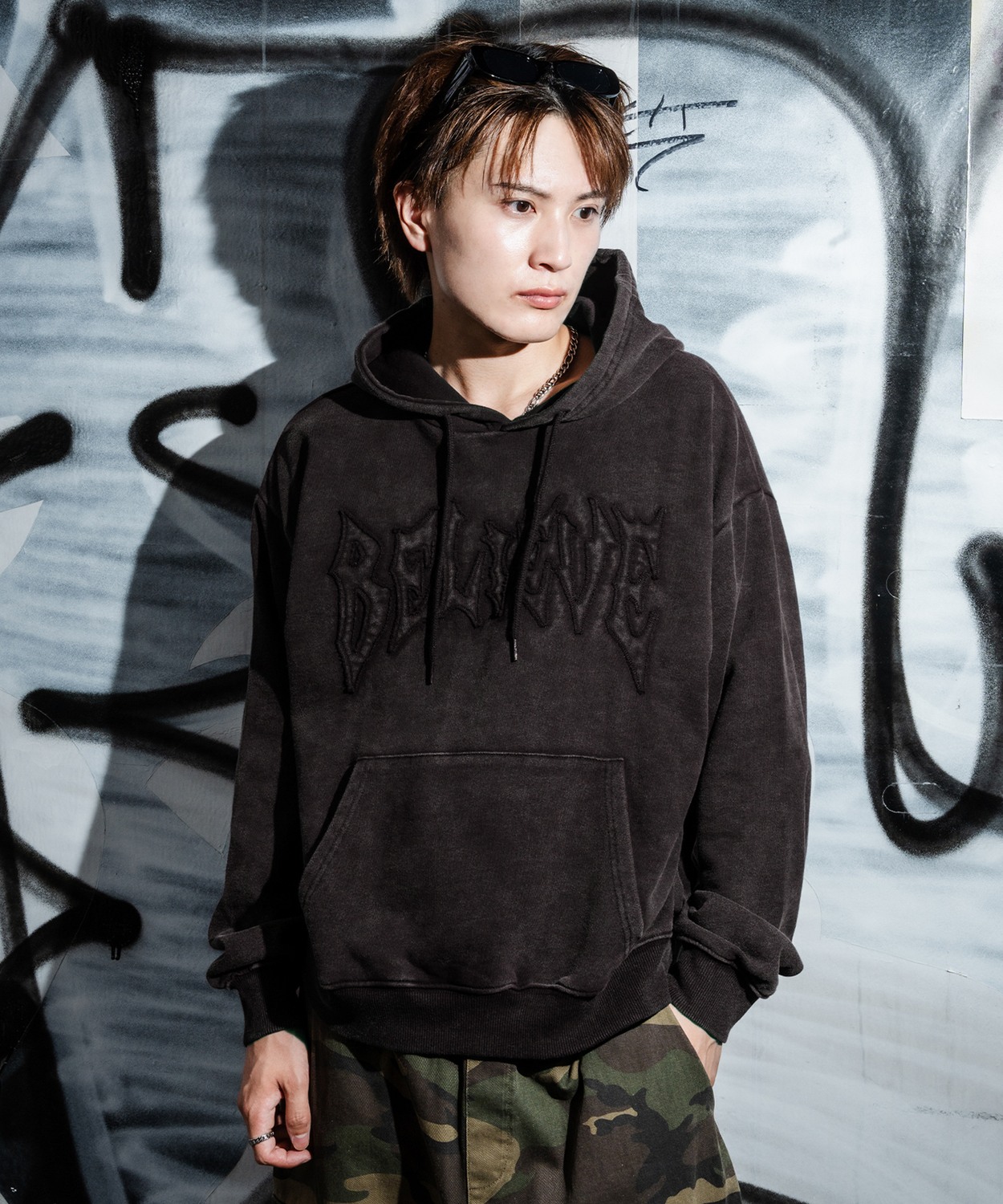 パーカー メンズ 刺しゅう ロゴ ヴィンテージ加工 ショート丈 裏毛 スウェット プルパーカー 秋 冬 アメカジ カジュアル Y2K ストリート 90s ストリート 韓国 | improves | 01