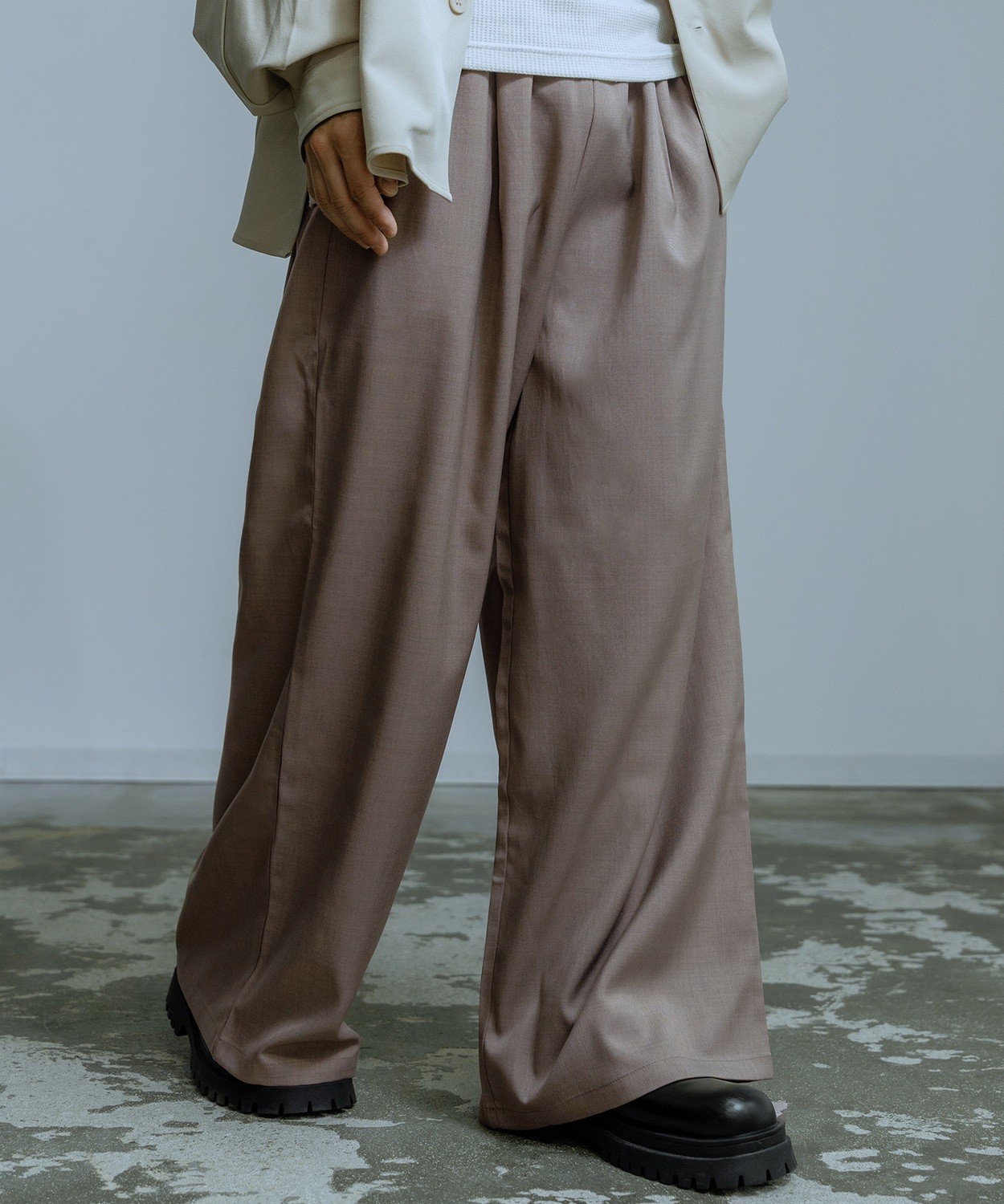 スラックス メンズ ワイドパンツ イージーパンツ タックパンツ きれいめ 大人カジュアル ジェンダーレス ジェンダーフリー シンプル | improves | 01