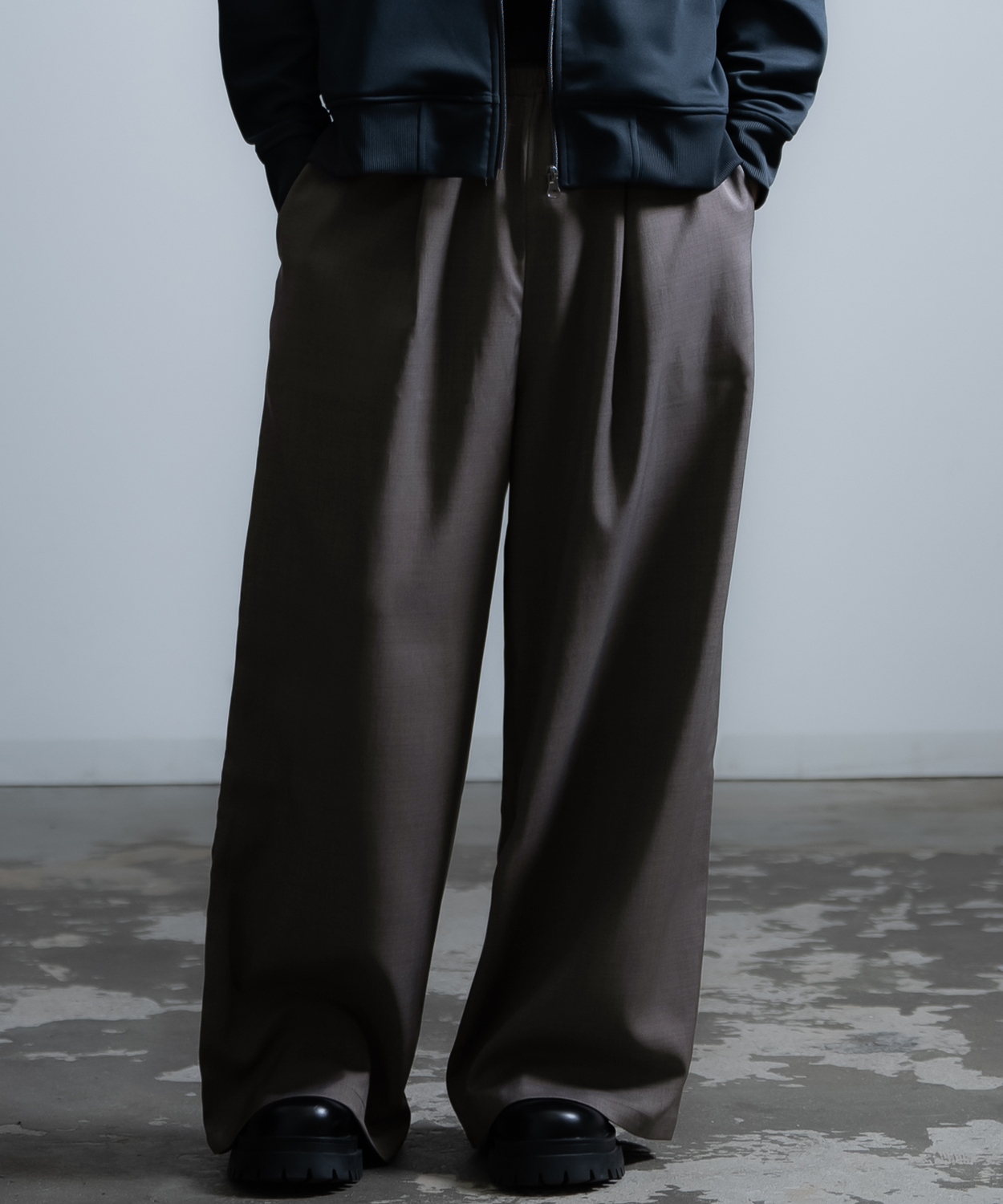 スラックス メンズ ワイドパンツ イージーパンツ タックパンツ きれいめ 大人カジュアル ジェンダーレス ジェンダーフリー シンプル | improves | 04