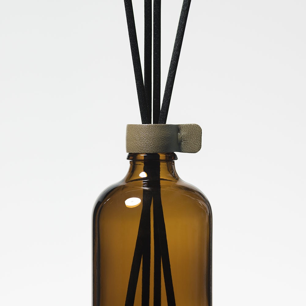 アットアロマ デザインエアー スティックディフューザー 100ml D01 D02