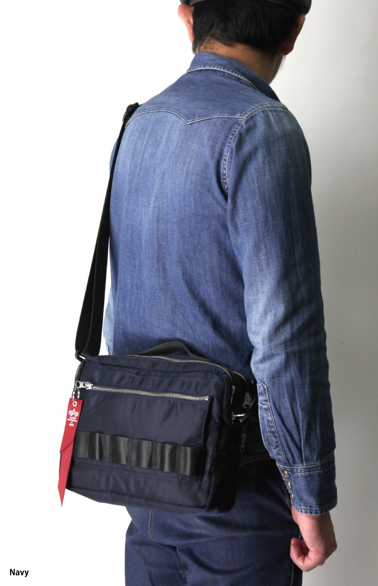 ●ALPHA INDUSTRIES●pocket messenger bag★韓国の人気 Alpha Industries (アルファ) ALPHA アルファ インダストリーズ