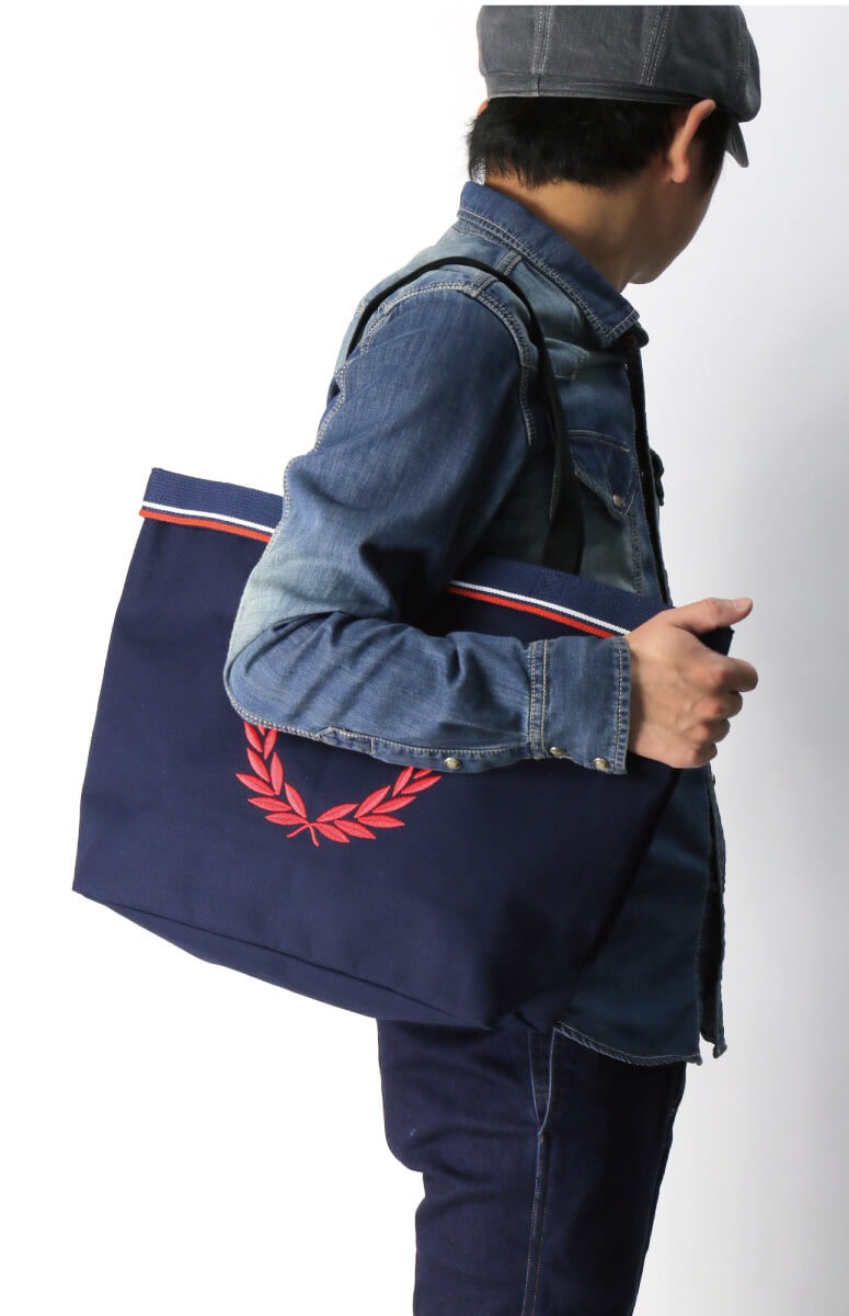 FRED PERRY フレッドペリー トートバッグ FRED PERRY（フレッドペリー）の「Taped Tote Bag（トートバッグ
