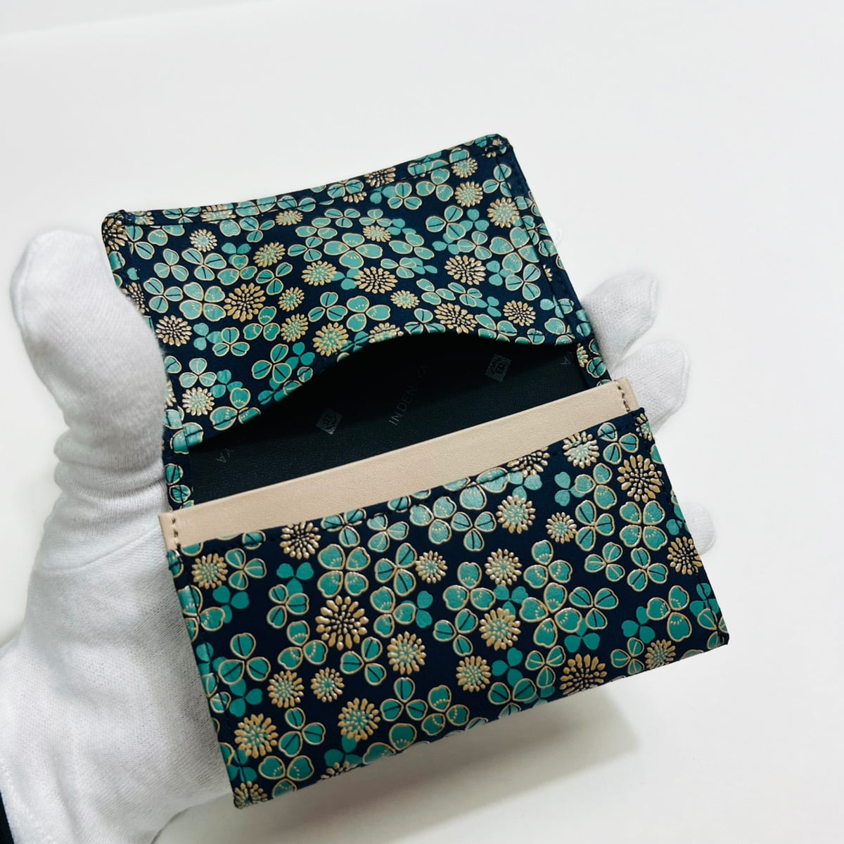 バレンタイン 名刺入れ 印傳屋 7306 白詰草 シロツメクサ レディース 上原勇七 印傳 鹿 本革 革 カードケース 名刺 レザー プレゼント 誕生日 日本製 | 印傳屋 | 08