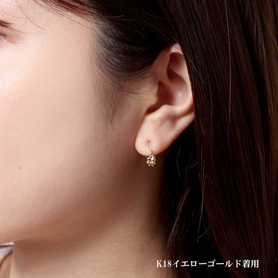 ハッピークローバーチャームピアス ピアス つけっぱなし 小さいレディース K18 18金 18K 地金 揺れるフックピアス クローバー 四葉 交換の画像