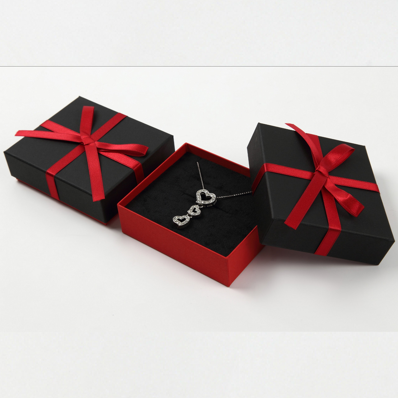 美品！ブシュロン 空き箱 ジュエリーボックス　証明書付き　リボン付き紙袋あり 美品！ブシュロン 空き箱 ジュエリーボックス 証明書付き リボン付き