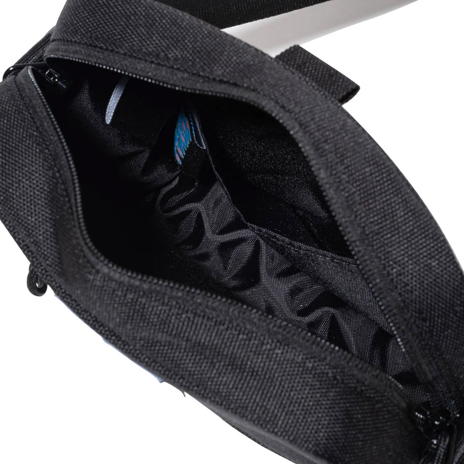 NEW ERA（ニューエラ） ドラえもん スクエア ショルダーポーチ 1.5L