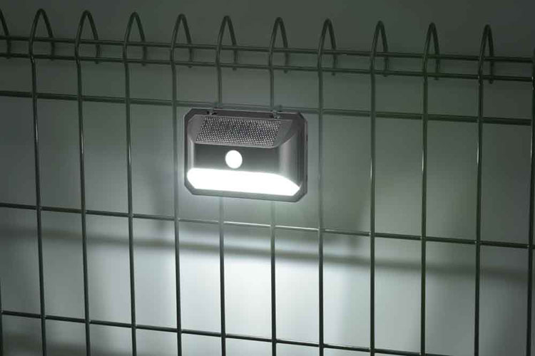 センサーライトウォールライト防水人感ソーラーマグネット防犯屋外400ルーメン簡単取り付けLEDソーラーウォールライト400lmオーム電機 