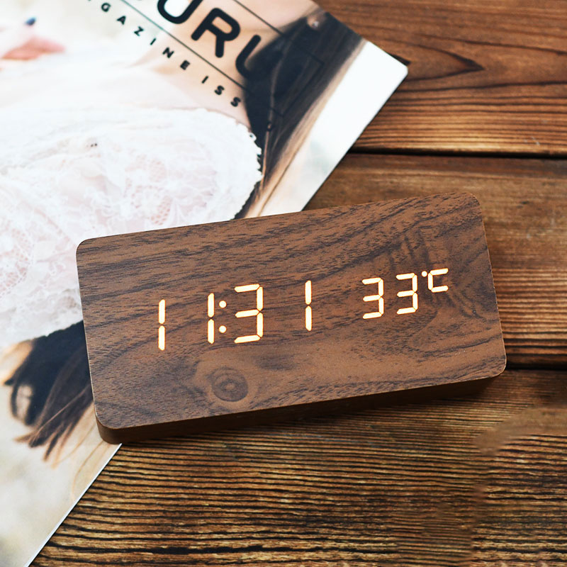 目覚まし時計 置き時計 デジタル時計 卓上時計 アラーム時計 木目調 温度計 カレンダー 振動/音感センサー 輝度調節 設定記憶 USB給電 LED表示 おしゃれ 北欧 |  | 20