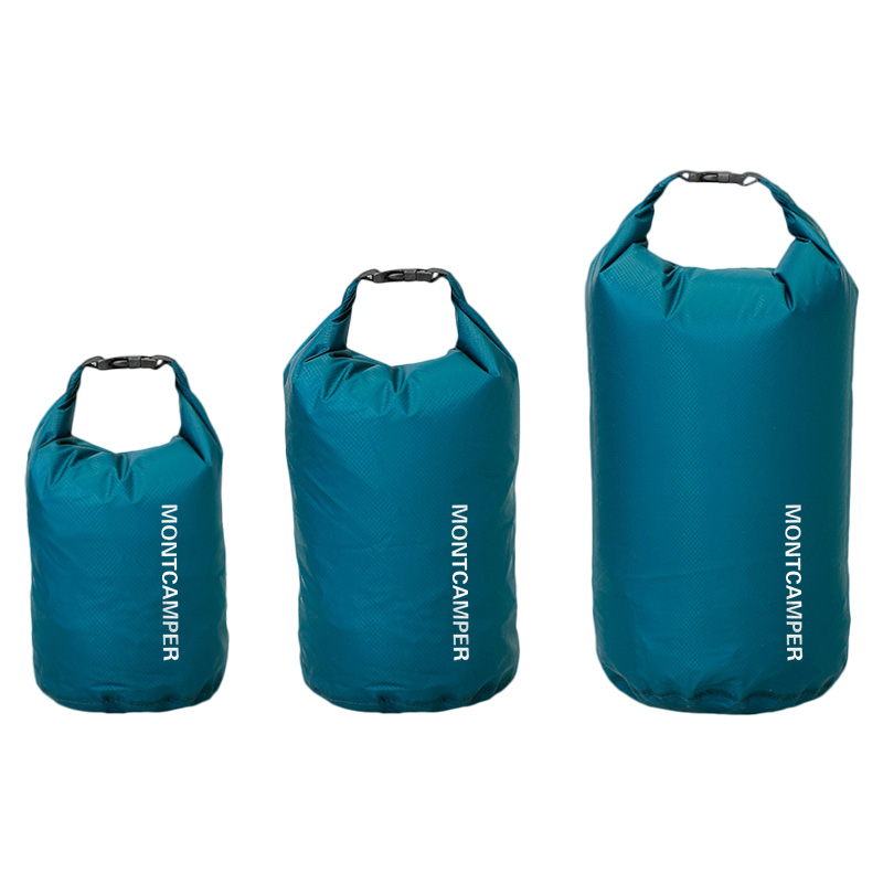 ドライバッグ 防滴性 機能性 Dカン付き 雨の日 サブバッグ バックルで開閉簡単 超軽量 耐摩耗性 3L 小型サイズ 防水バッグ 丸洗い 汚れに強い シンプル |  | 18