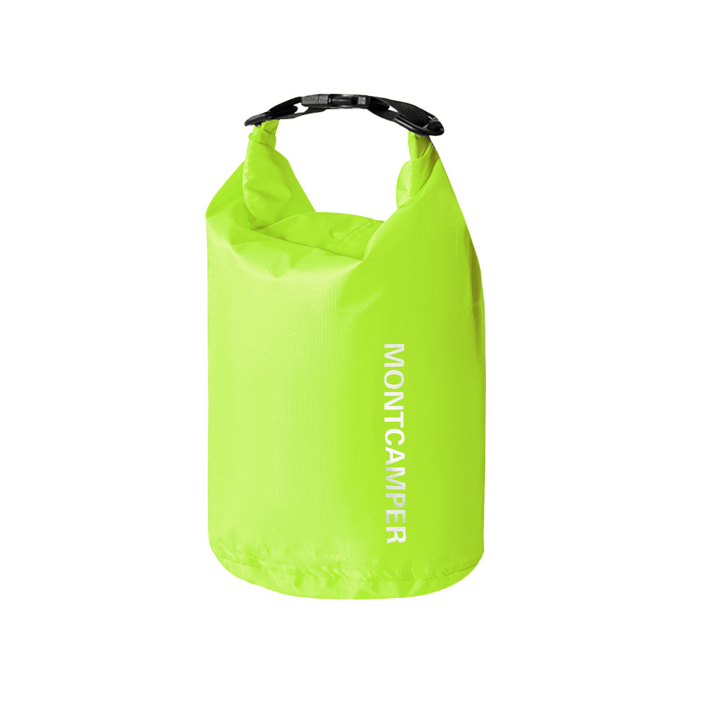 ドライバッグ 防滴性 機能性 Dカン付き 雨の日 サブバッグ バックルで開閉簡単 超軽量 耐摩耗性 3L 小型サイズ 防水バッグ 丸洗い 汚れに強い シンプル |  | 03